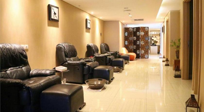 Golden Tulip Galaxy Hotel Banjarmasin Exterior foto