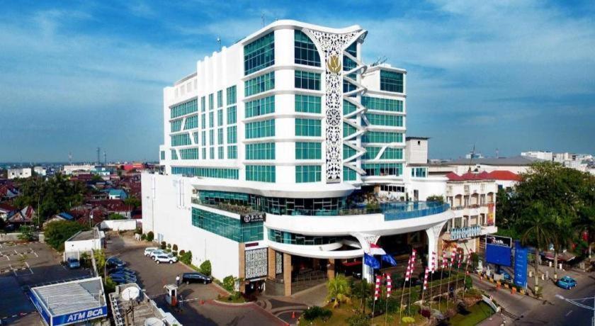 Golden Tulip Galaxy Hotel Banjarmasin Exterior foto