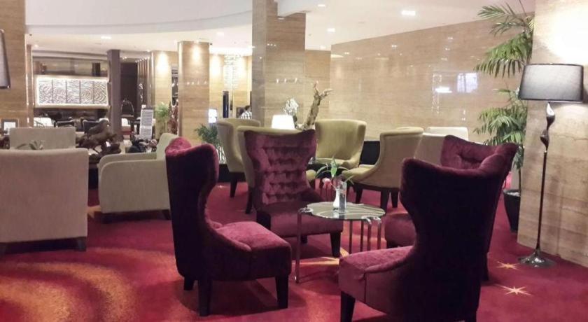 Golden Tulip Galaxy Hotel Banjarmasin Exterior foto