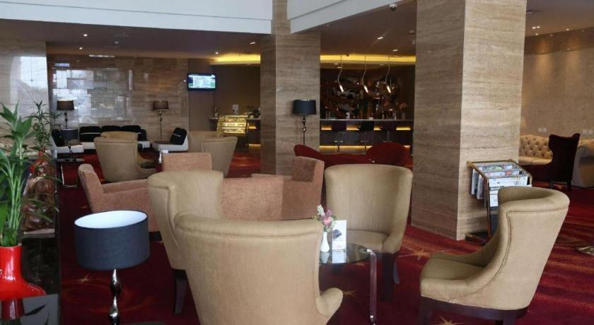 Golden Tulip Galaxy Hotel Banjarmasin Exterior foto