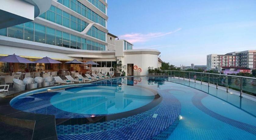 Golden Tulip Galaxy Hotel Banjarmasin Exterior foto