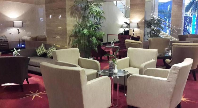 Golden Tulip Galaxy Hotel Banjarmasin Exterior foto