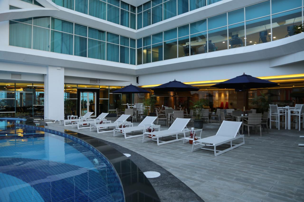 Golden Tulip Galaxy Hotel Banjarmasin Exterior foto