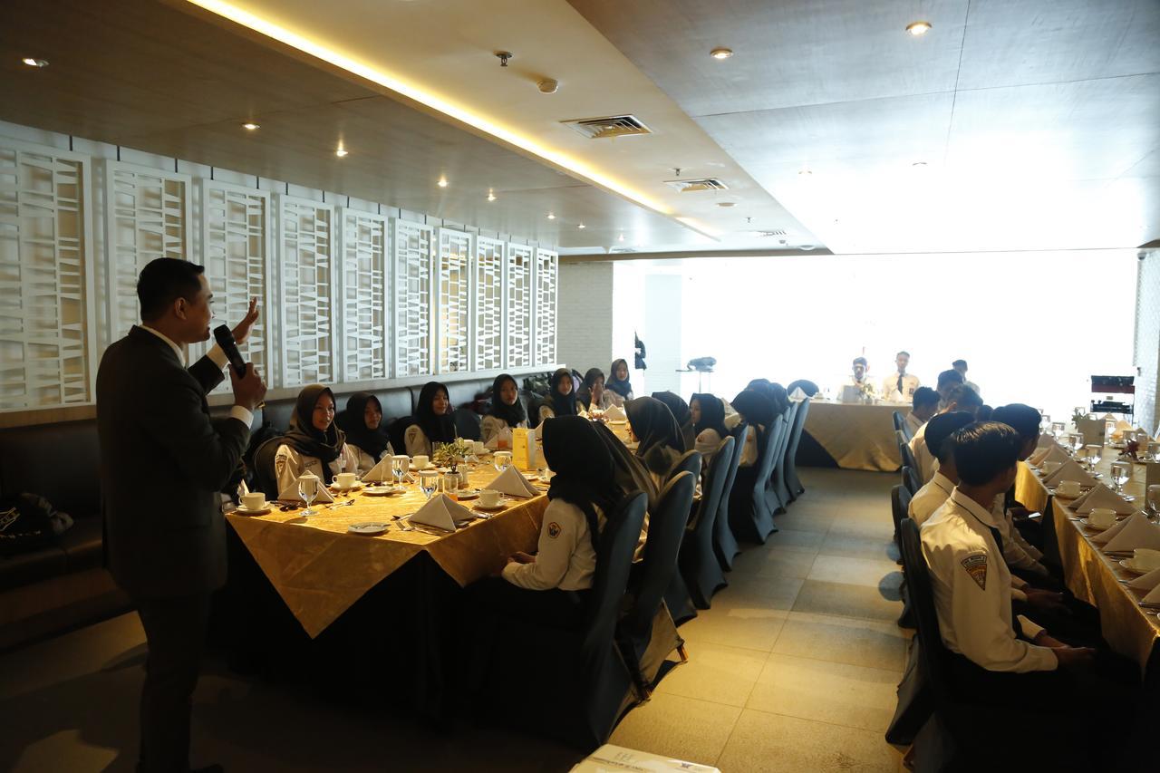 Golden Tulip Galaxy Hotel Banjarmasin Exterior foto