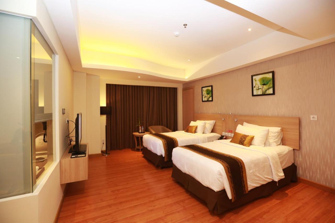 Golden Tulip Galaxy Hotel Banjarmasin Exterior foto